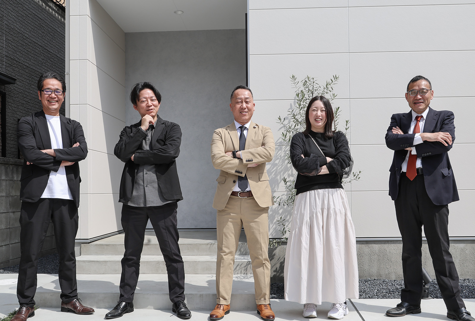 スタッフ2名が談笑している様子