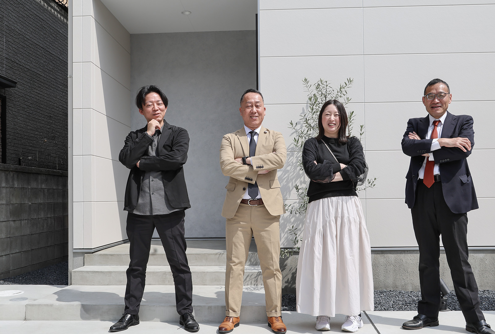 スタッフ2名が談笑している様子